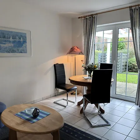 Ruhiges Mit Garten In *