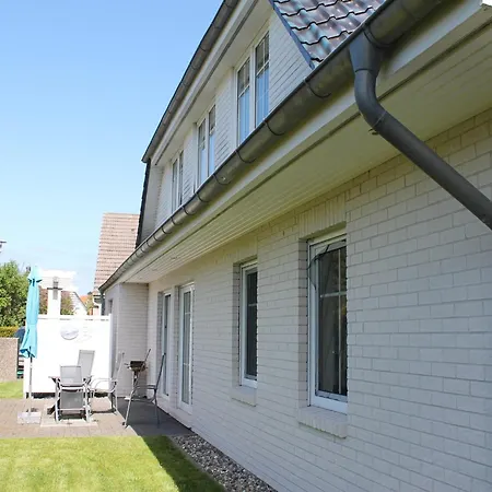 Ruhiges Mit Garten In Zingst