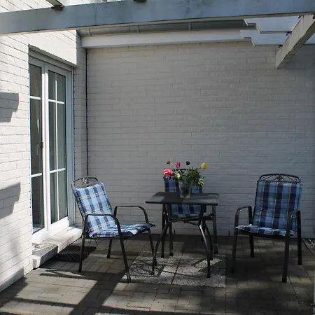 Ruhiges Mit Garten In Zingst