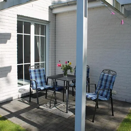 Ruhiges Mit Garten In Zingst