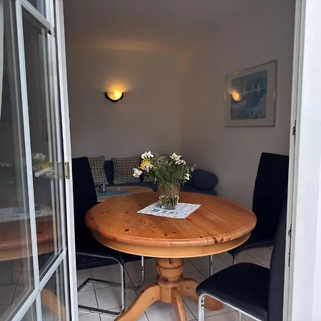Ruhiges Mit Garten In *